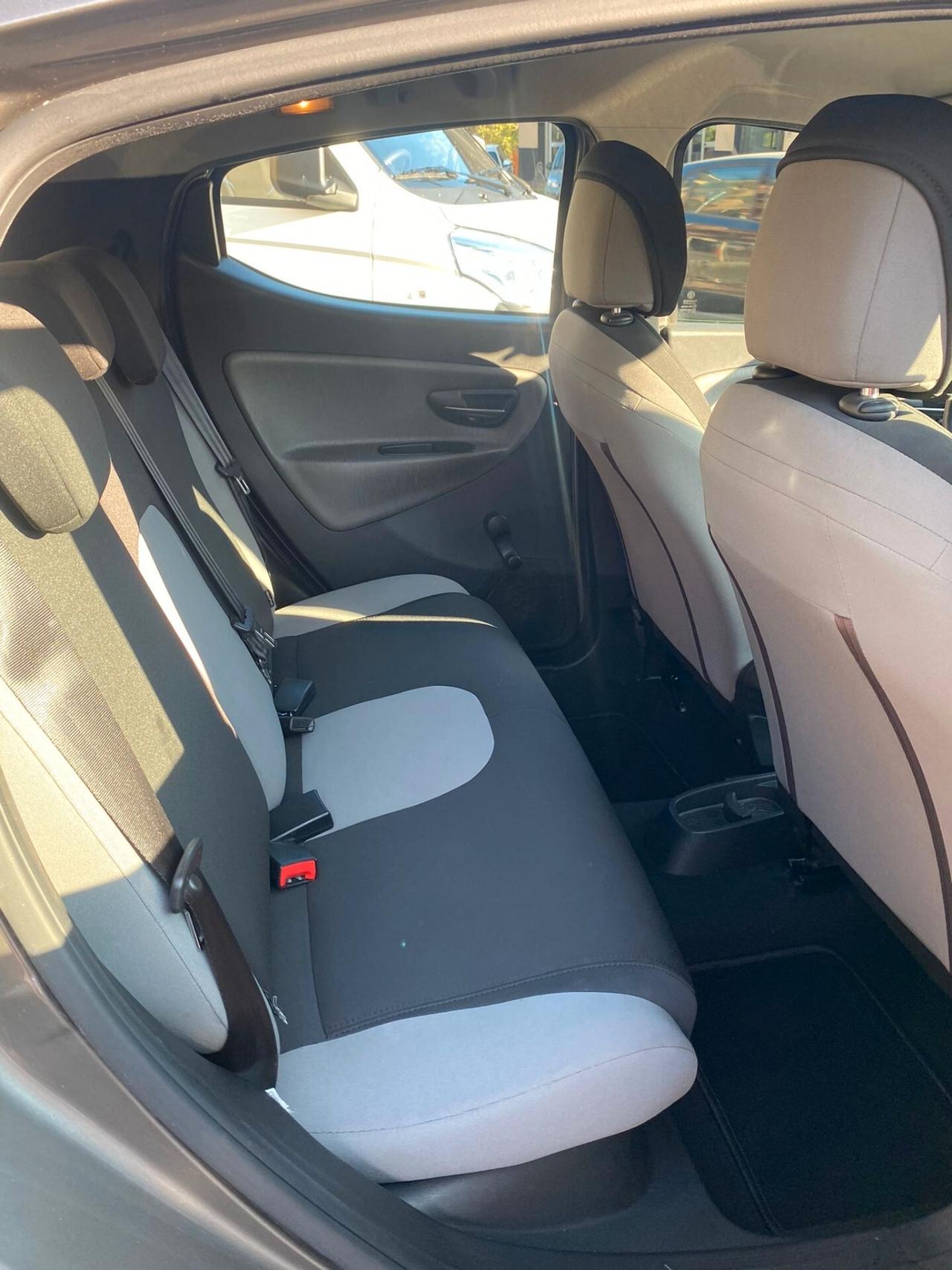 Lancia Ypsilon 1.2 69 CV 5 porte GPL Ecochic Silver