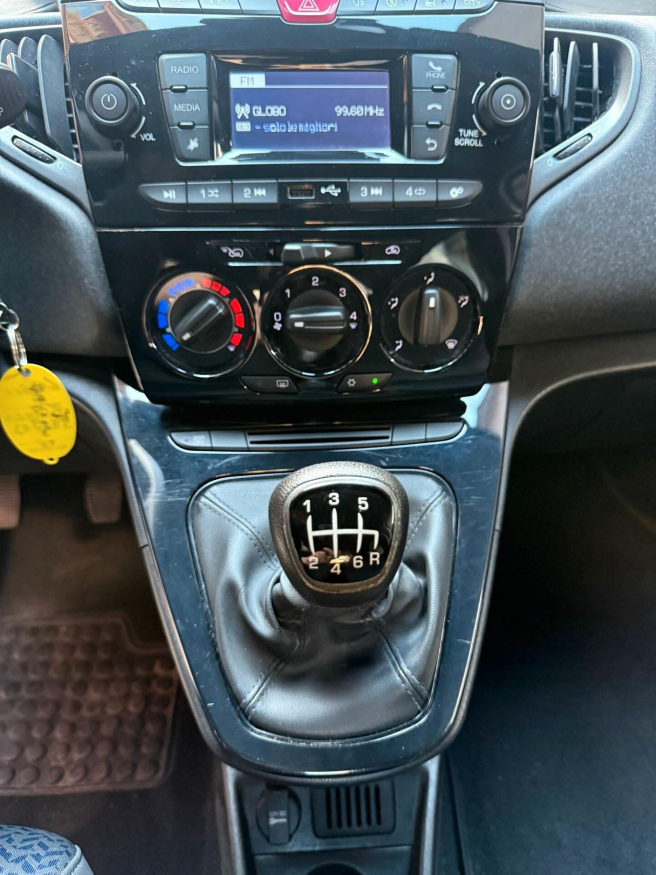 Lancia Ypsilon 1.0 FireFly 5 porte S&S Hybrid Ecochic Silver