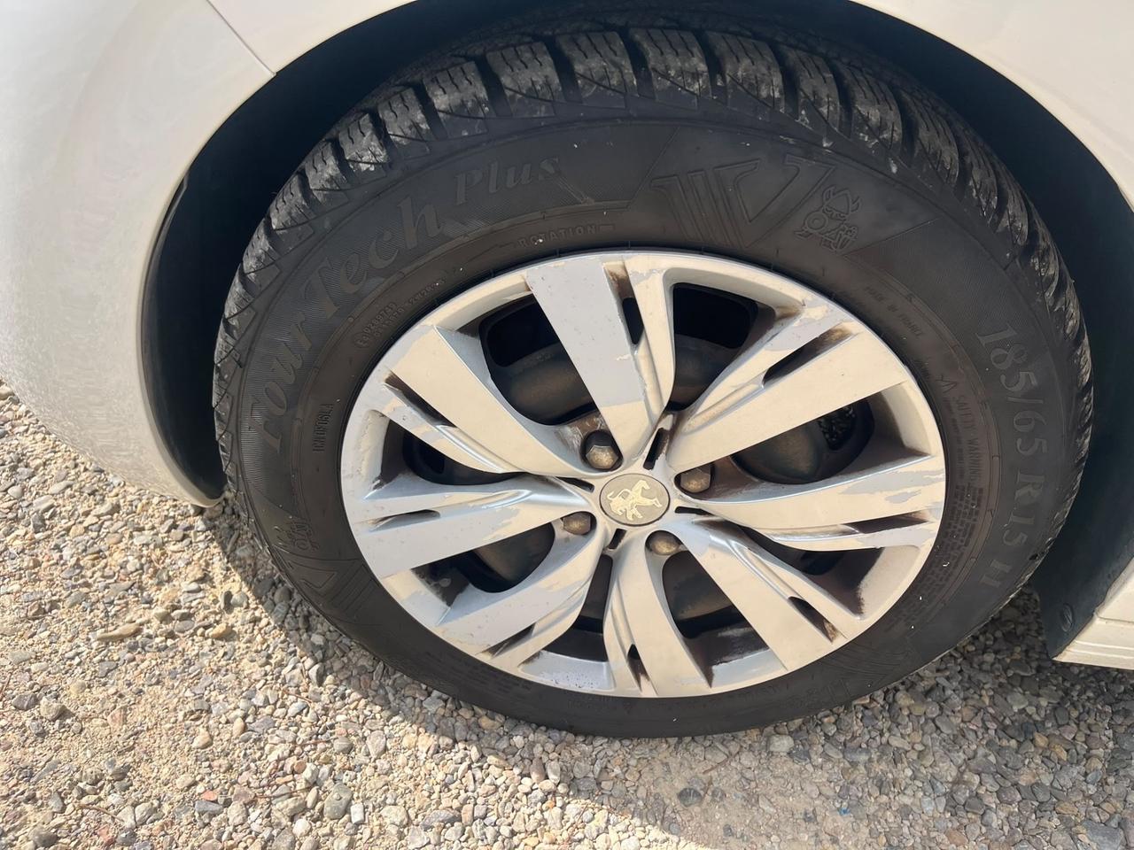 Peugeot 208 1.4 HDi 68 CV 5 porte Allure