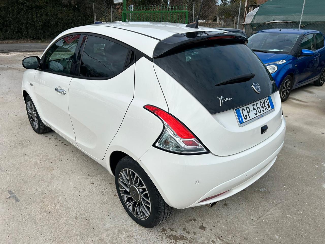 Lancia Ypsilon 1.0 FireFly 5 porte S&S Hybrid Gold