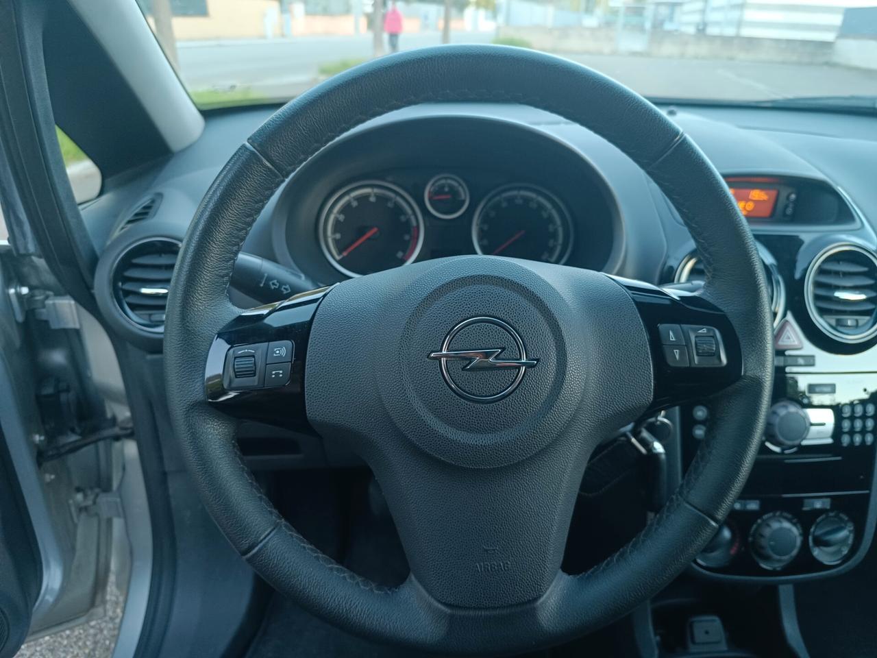 Opel Corsa 1.2 3 porte 2013 SOLAMENTE 49.000 KM