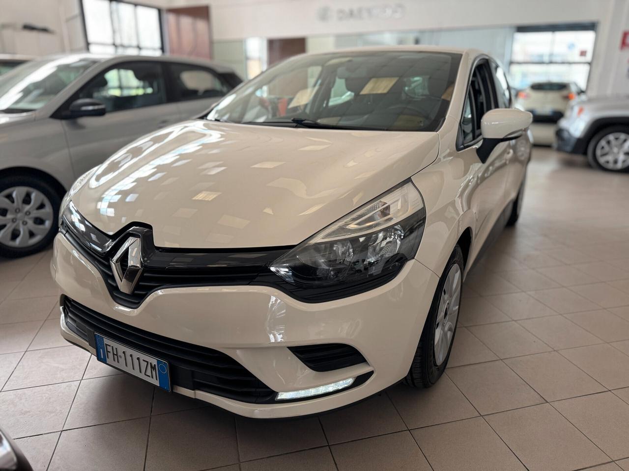 Renault Clio 1.2 75CV benzina 5 porte Life - OK NEOPATENTATI/E!