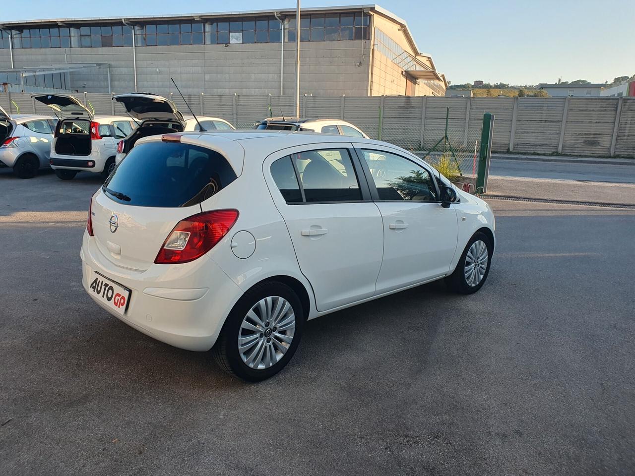Opel Corsa 1.2 85CV benzina GPL Neopatent 2013