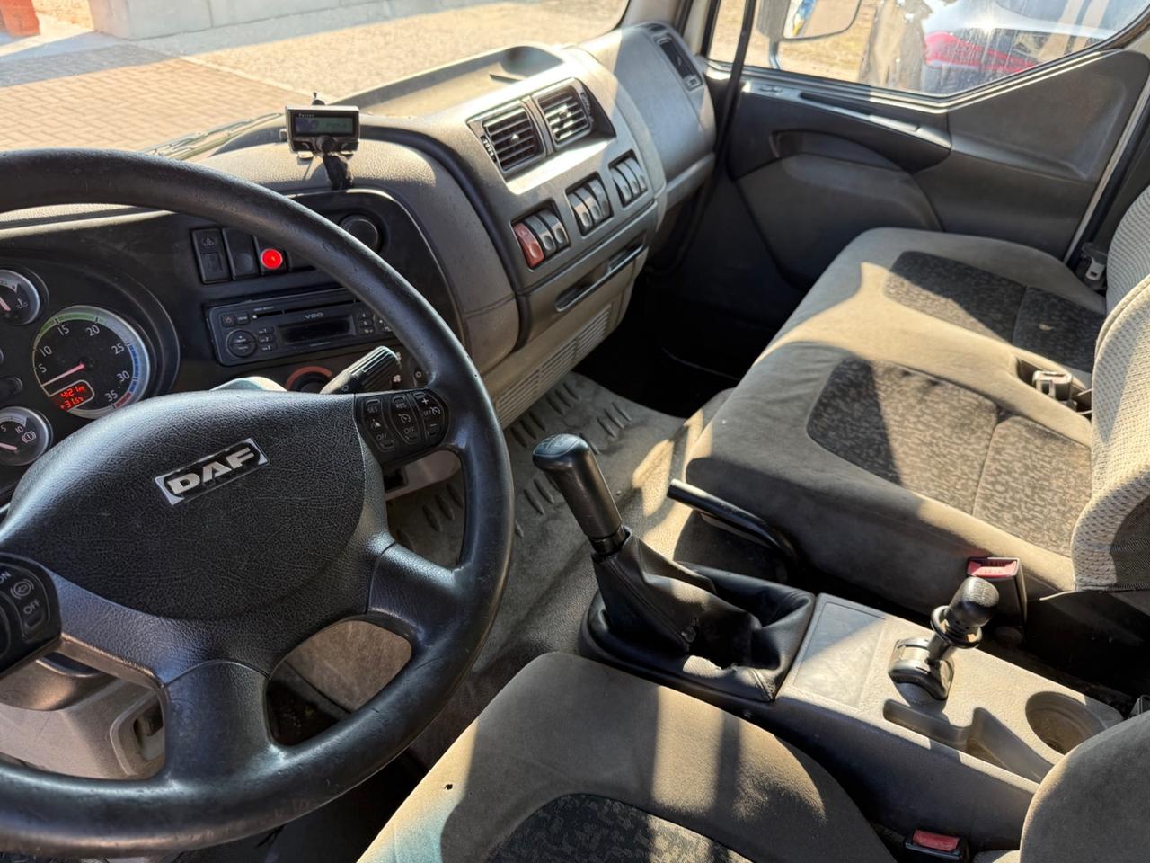 DAF LF45.220 ribaltabile con gru Bonfiglioli P7.200/2SI