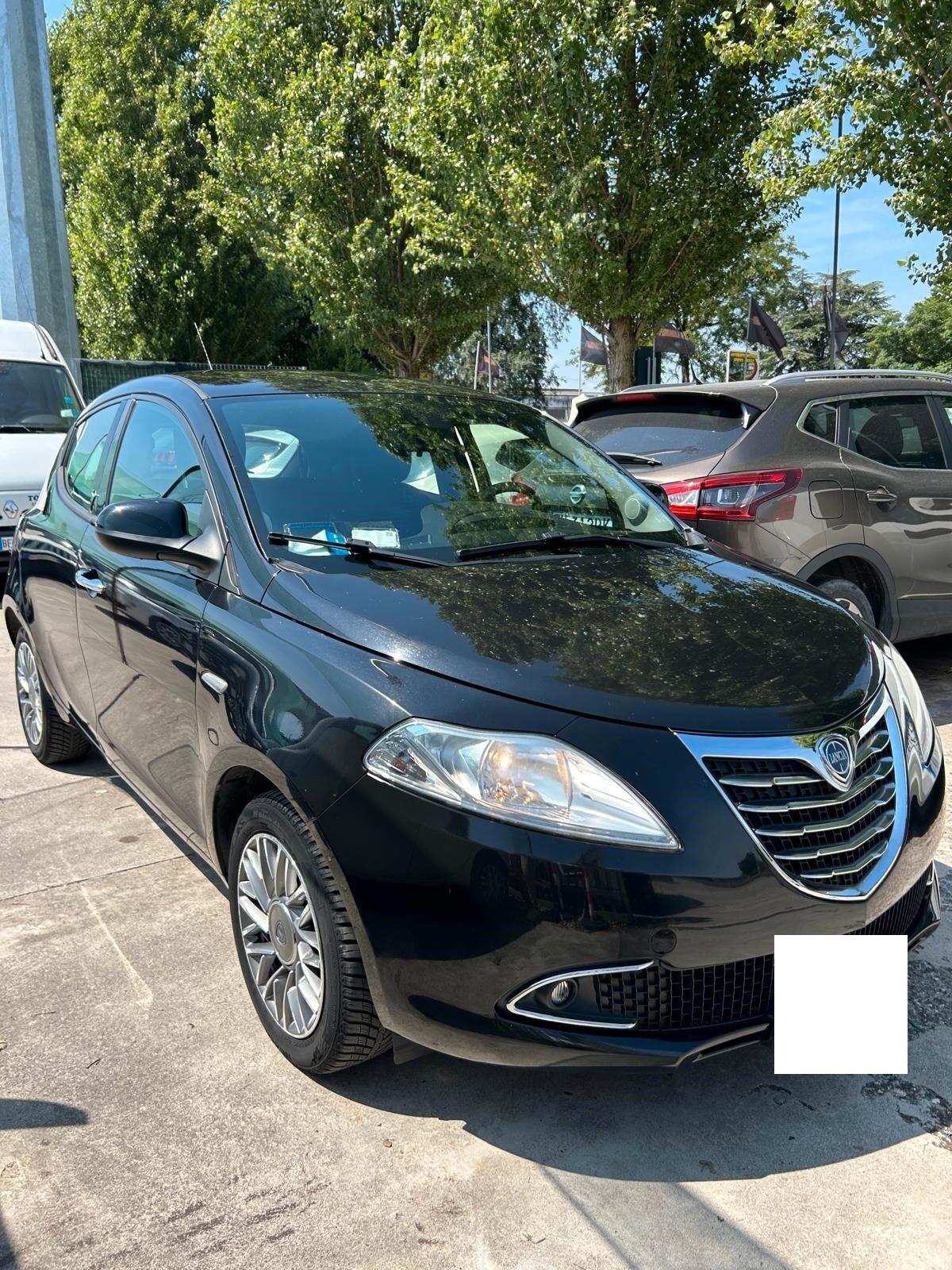 Lancia Ypsilon 1.2 69 CV 5 porte S&S Silver OK NEO PATENTATI