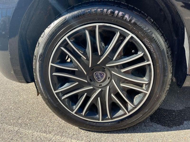 Lancia Ypsilon Ypsilon 1.0 FireFly 5 porte S&S Hybrid Silver