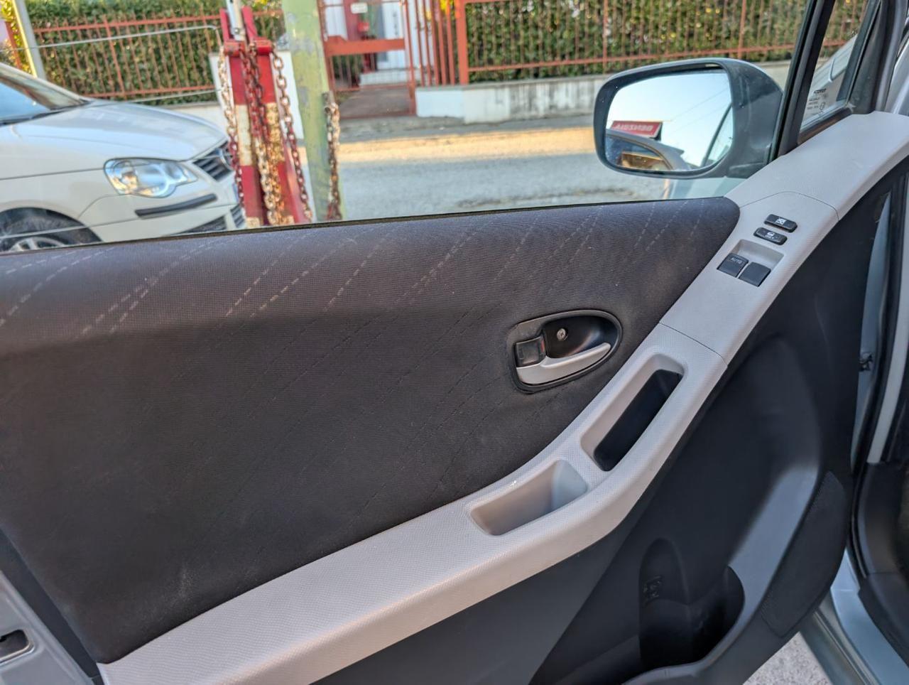 Toyota Yaris 1.3 5 porte Sol