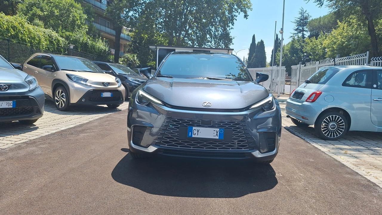 Lexus LBX Hybrid Emotion