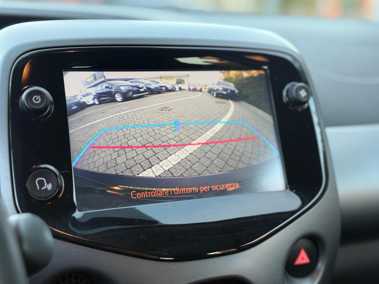 Toyota Aygo Connect 1.0 5 porte x-play + GARANTITA