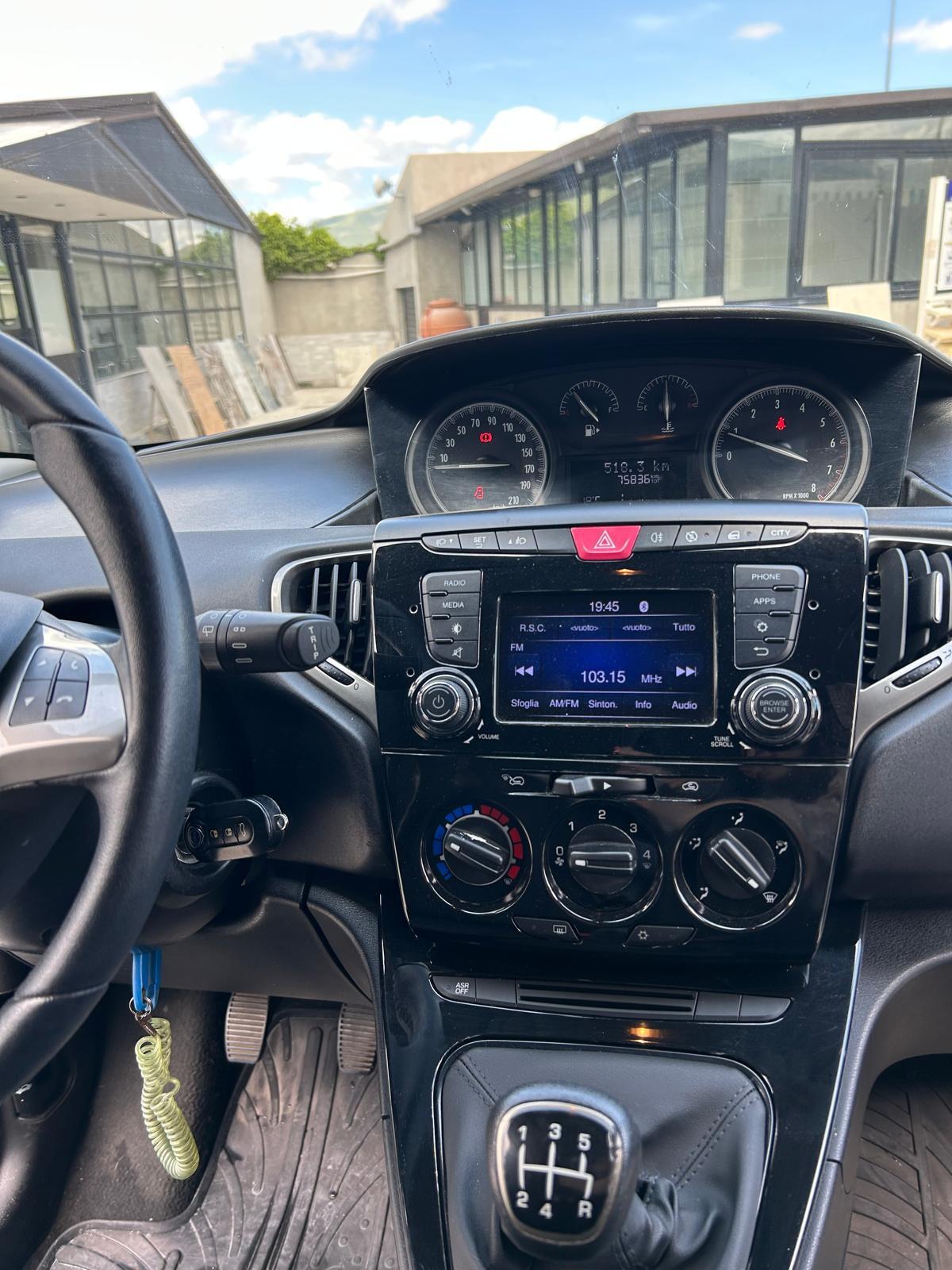 Lancia Ypsilon 1.2 69 CV 5 porte S&S Gold