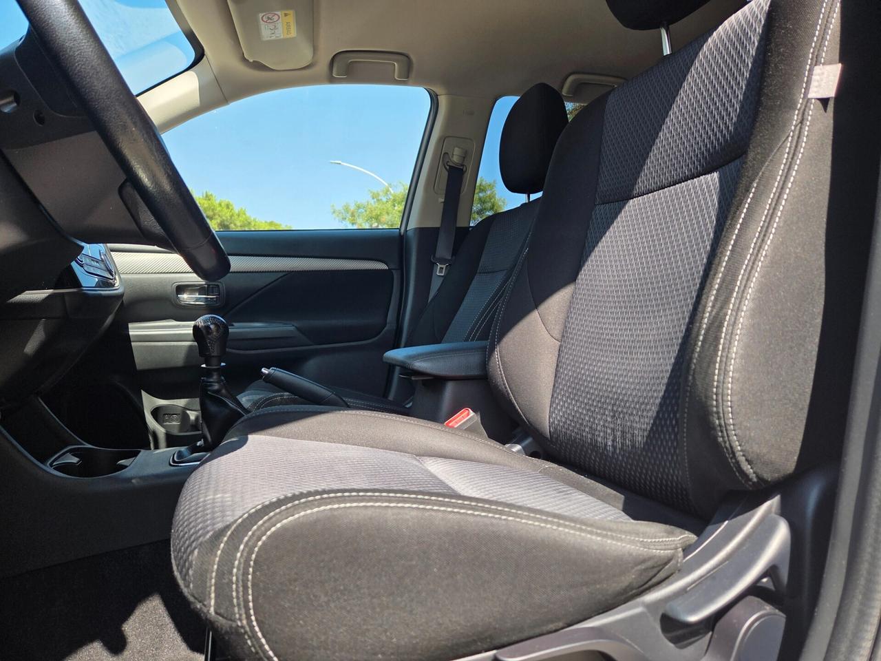 Mitsubishi Outlander 2.2 DI-D 4WD Intense