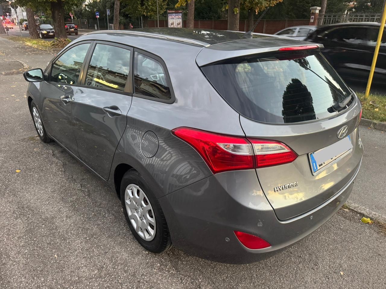 Hyundai i30 Wagon 1.6 CRDi neopaten garanzia 12 m