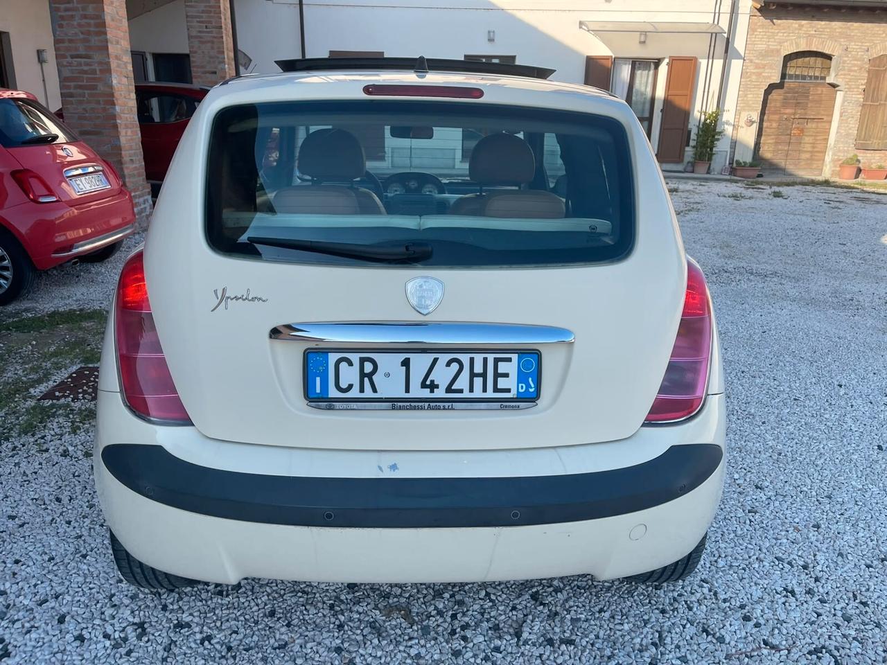 Lancia Ypsilon 1.4 16V Platino