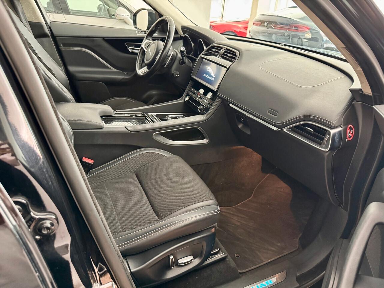 Jaguar F-Pace 2.0 D 180 CV AWD aut. R-Sport