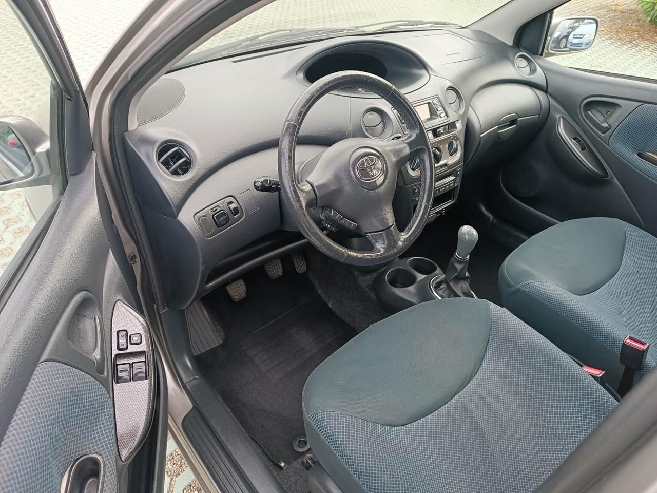 Toyota Yaris 1.0i 16V cat 5 porte Sol