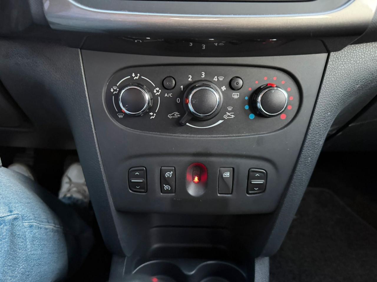 Dacia Sandero 0.9 TCe 90CV Lauréate Solo 64000 KM