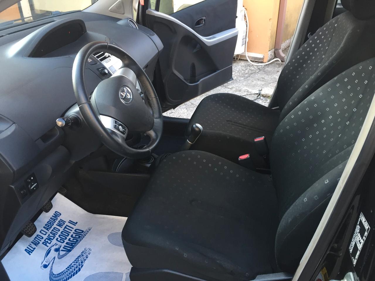 Toyota Yaris 1.0 5 porte Sol X NEOPATENTATI