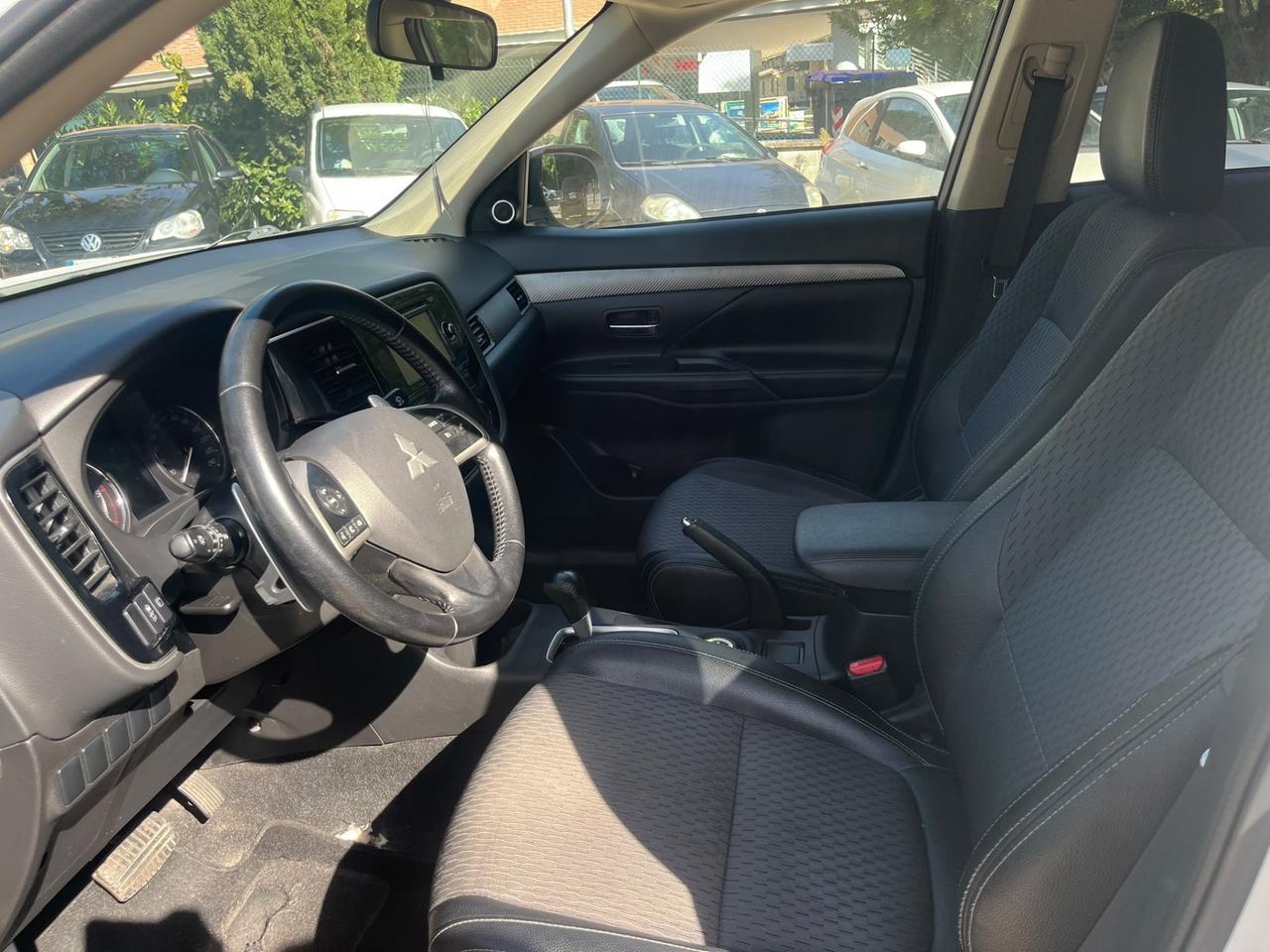 Mitsubishi Outlander 2.2 Diesel // 4X4 // 7 Posti