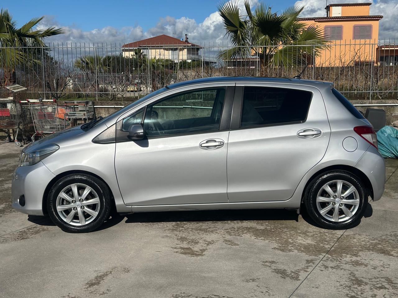 Toyota Yaris 1.4 D-4D 90cv 5p Lounge MY 2013