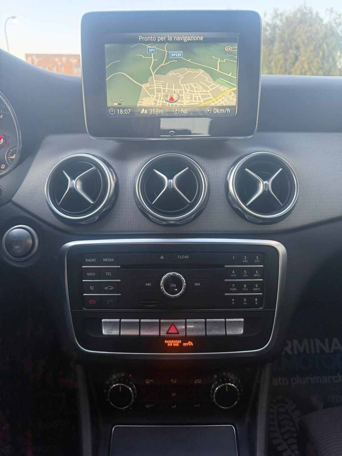 Mercedes-benz GLA 200D SPORT