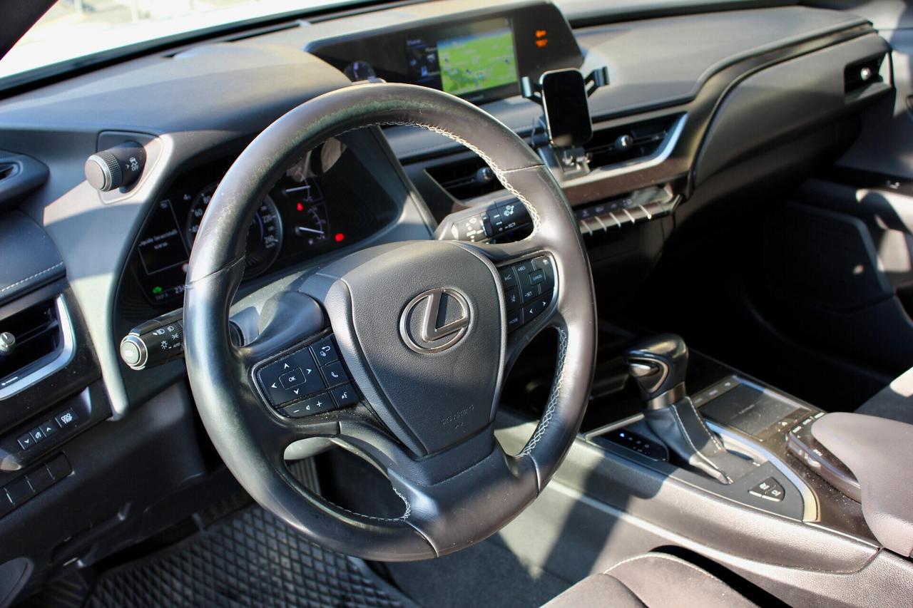 Lexus UX 250 H FULL HYBRID BUSINESS NAVY RETROCAMERA