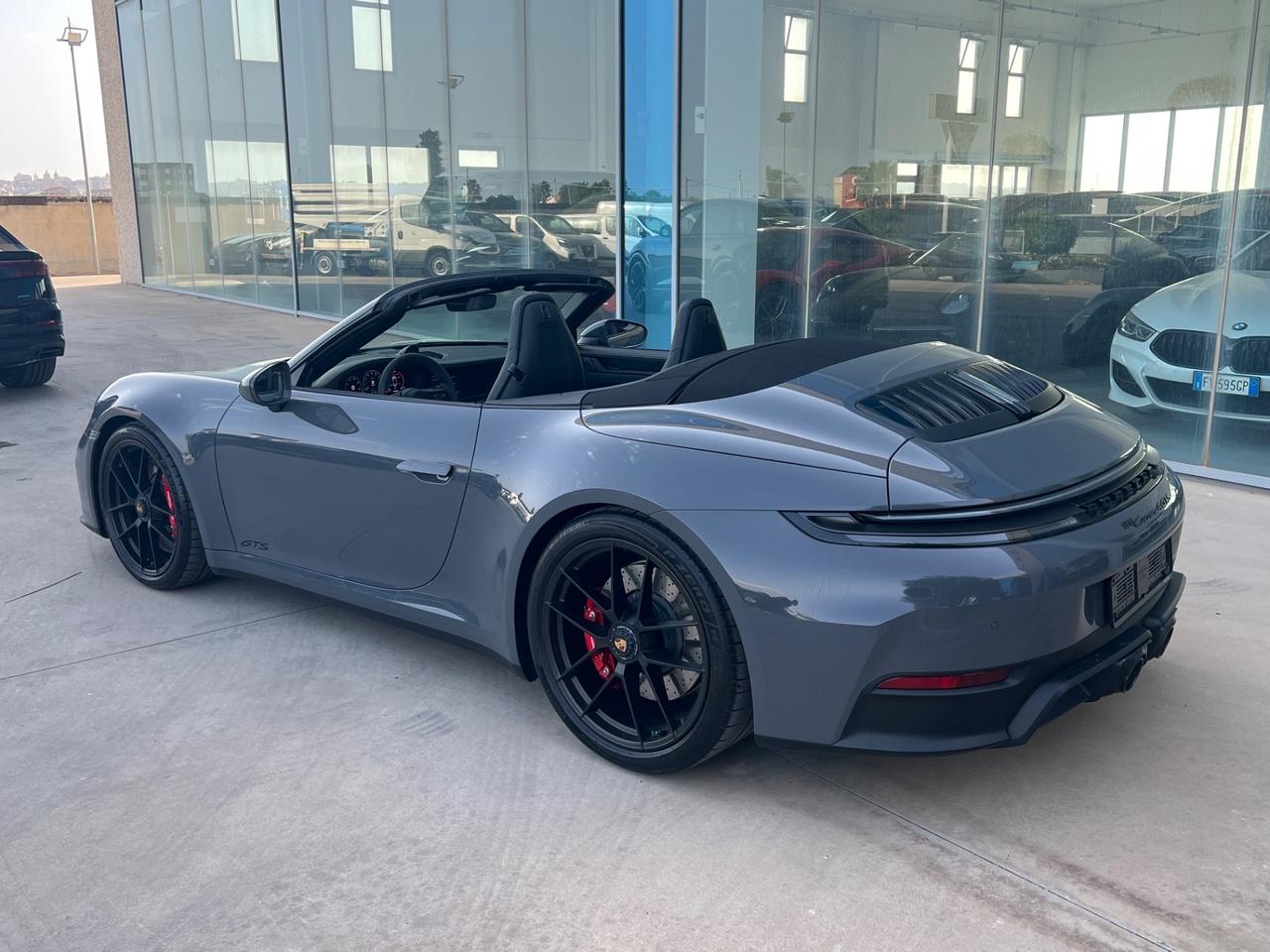Porsche 911 Carrera 4 GTS Cabriolet - possibilità noleggio no scoring