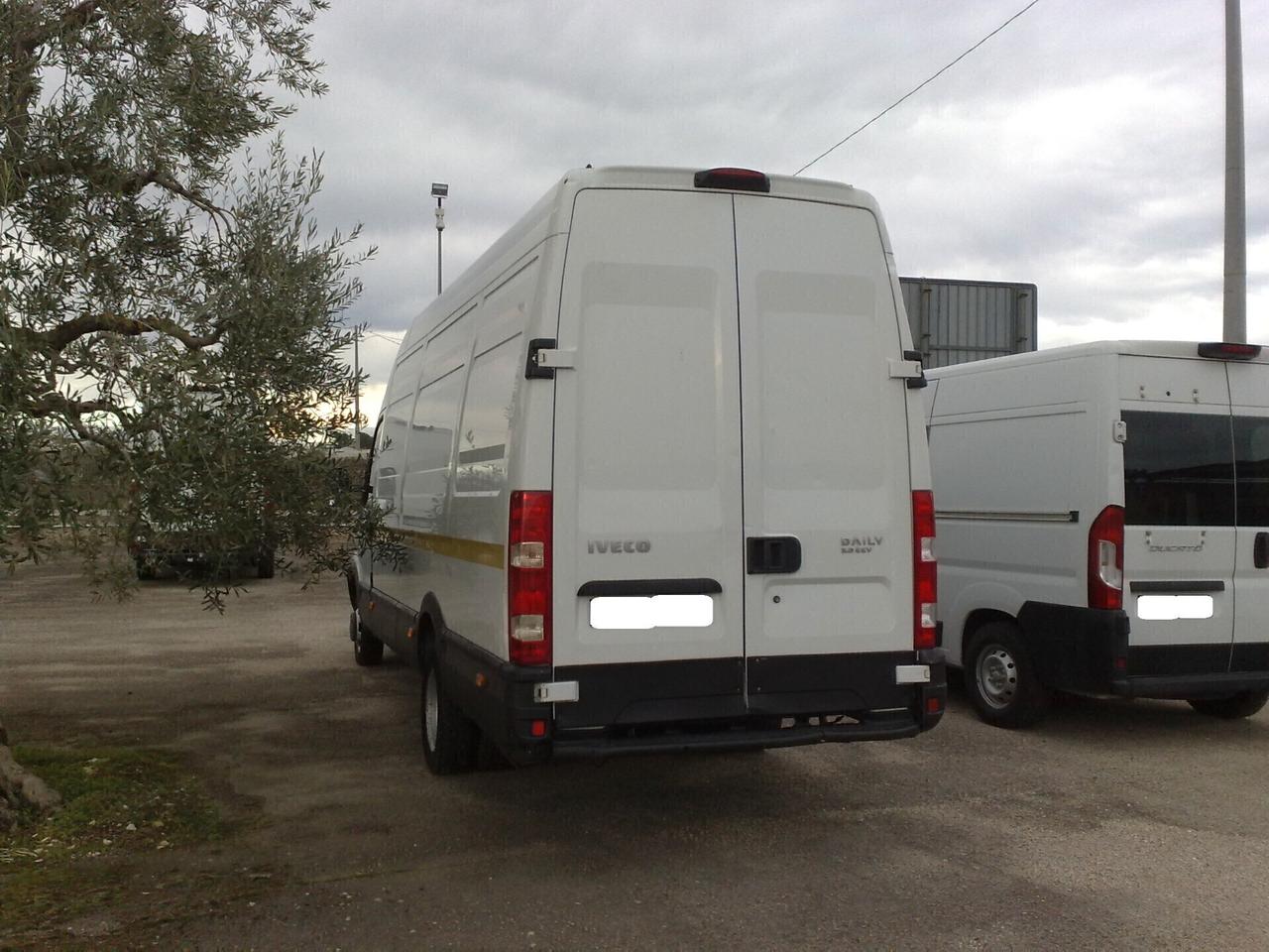 Iveco Daily 35c14 3000cc GRANVOLUME - 2011