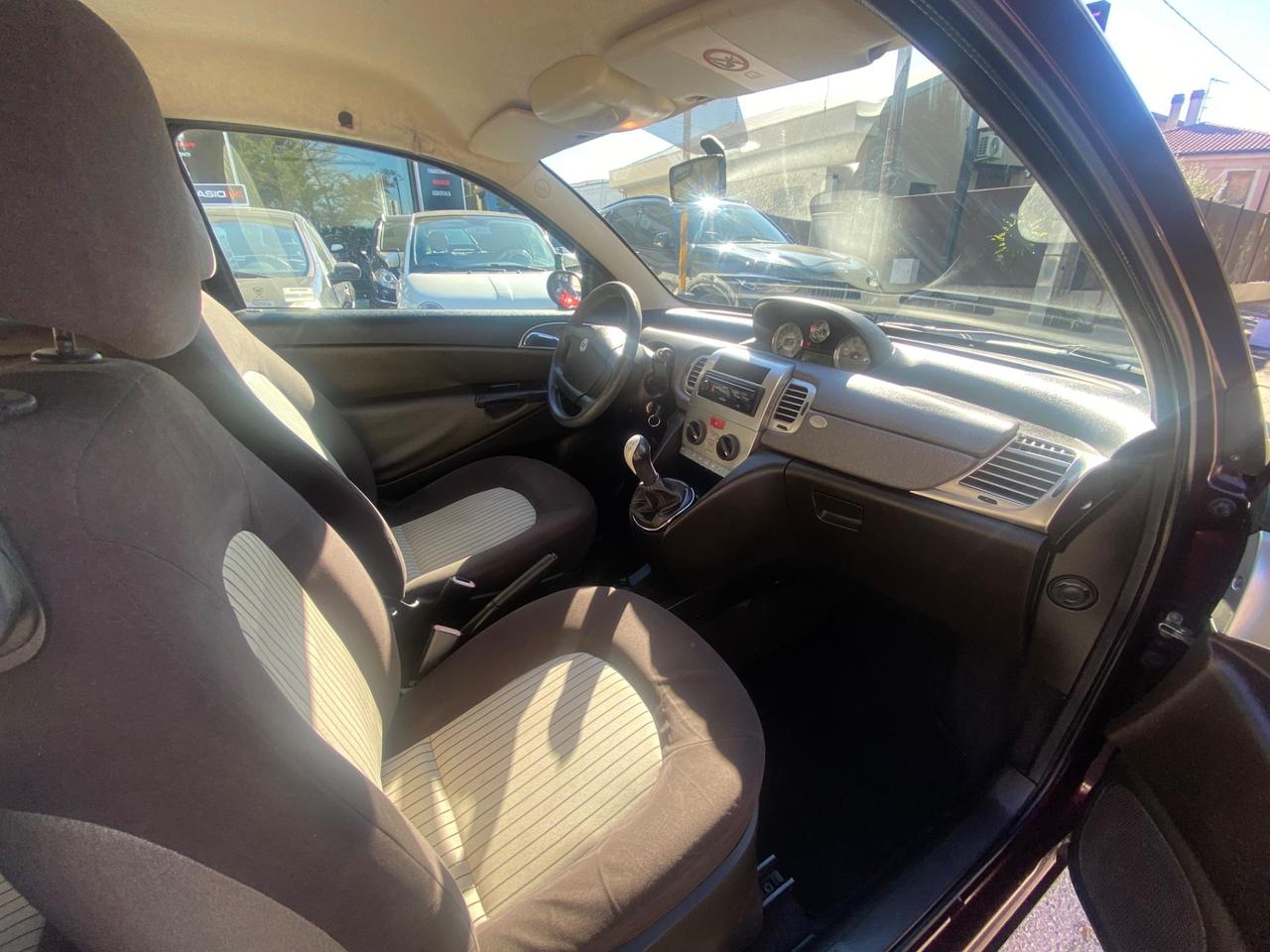 Lancia Ypsilon 1.3 MJT 75 CV Modamilano