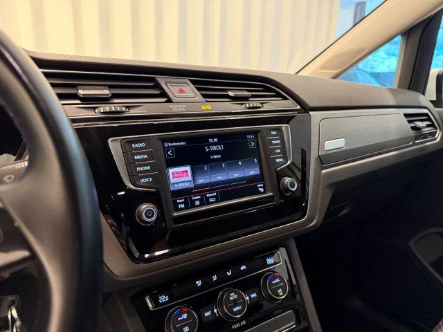 VOLKSWAGEN Touran 1.4 TSI Business 7P Navi Bluetooth 17" Family Pack