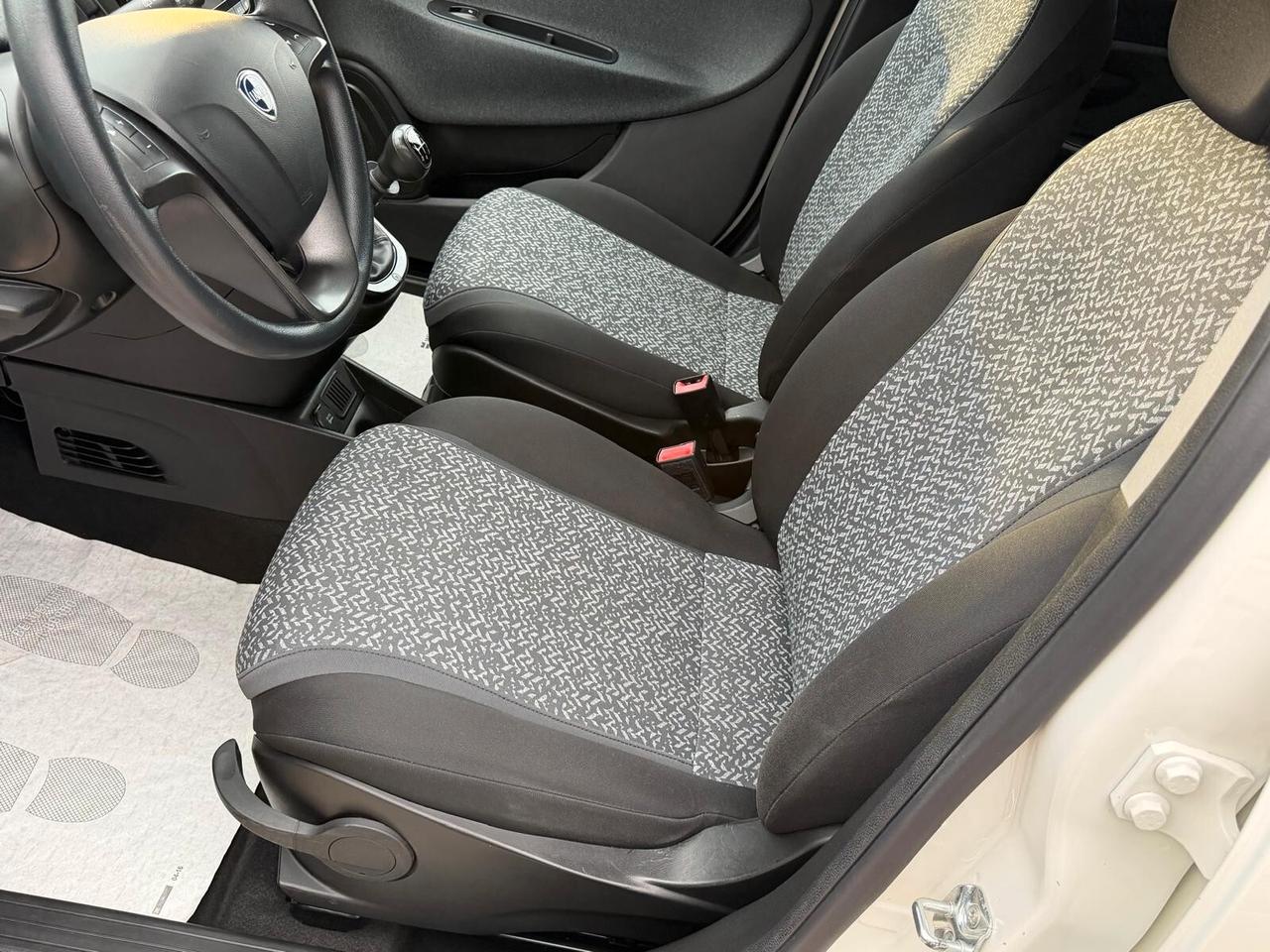 Lancia Ypsilon 1.2 69 cv. ELEFANTINO BLU