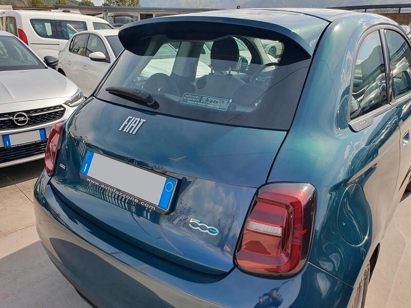 FIAT NUOVA 500e 118CV ICON 42 kWh NAV 10 KM 9MILA