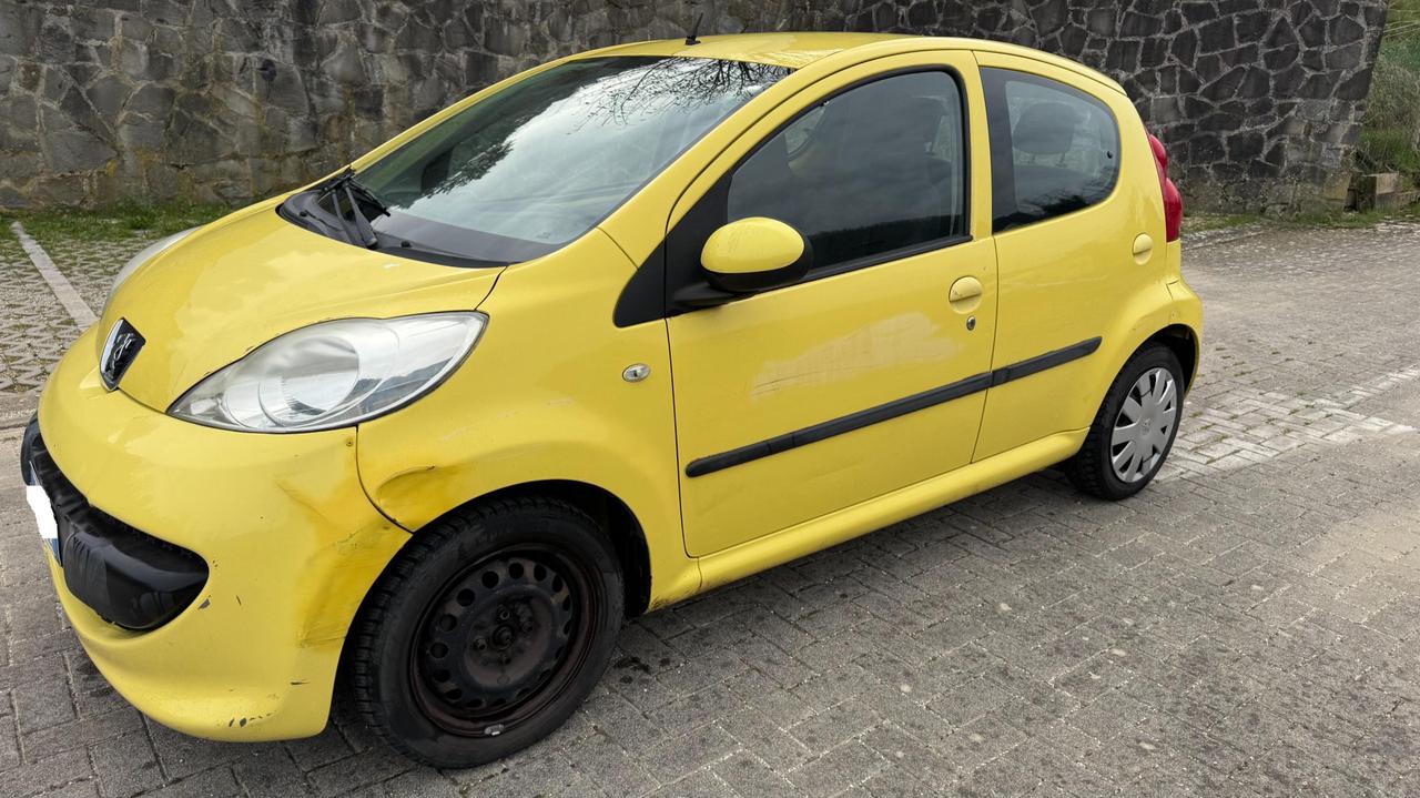 Peugeot 107 5 Porte 107 5p 1.0 12v Sweet Years ok neopatentati