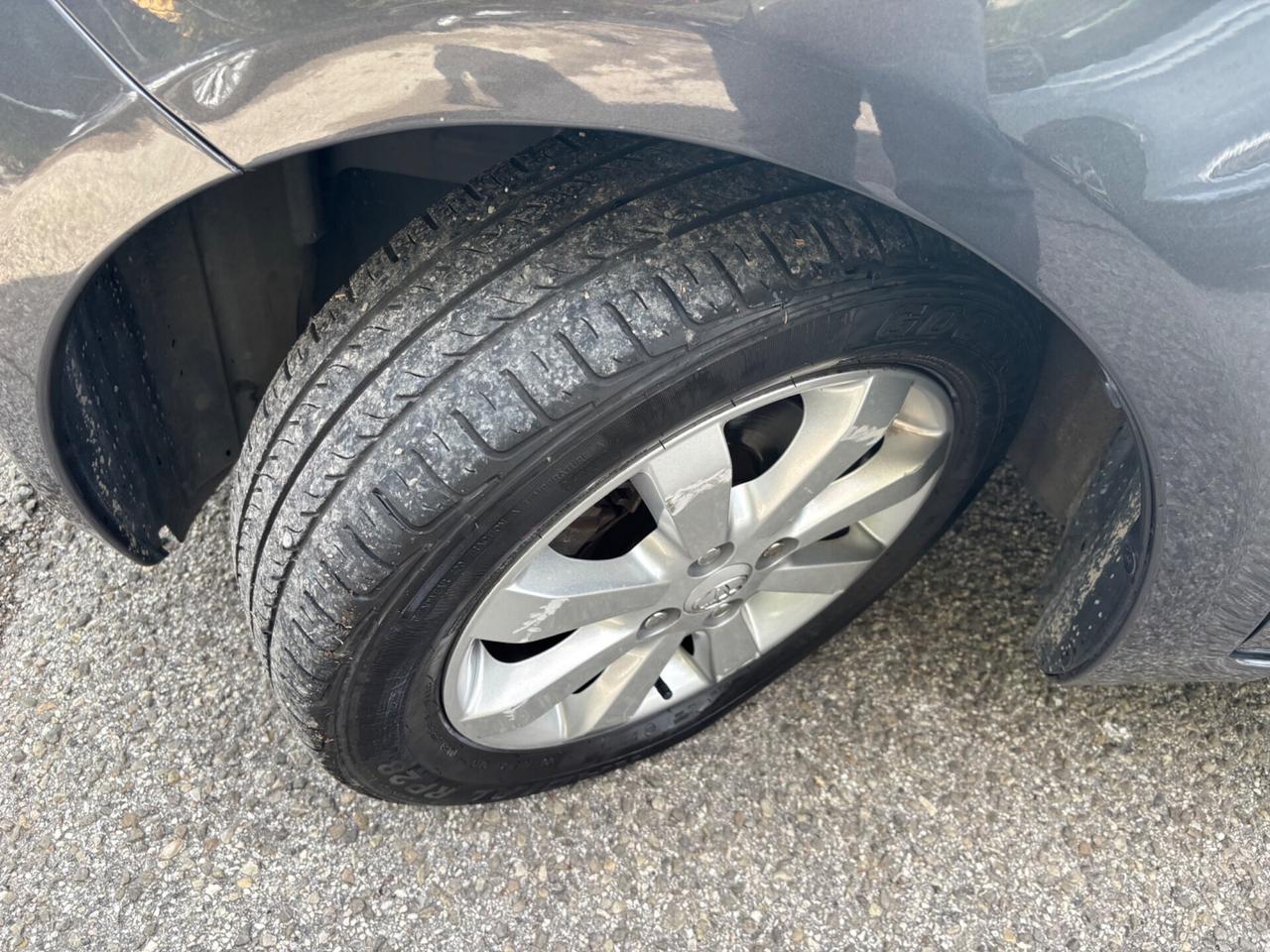 Toyota Yaris 1.3 5 porte Navi OK Neopatentati
