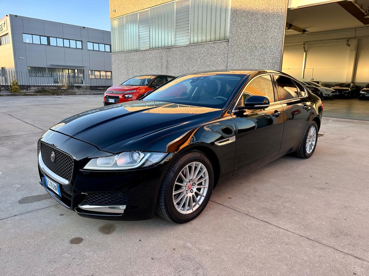 Jaguar XF 2.0 D 180 CV aut. Pure
