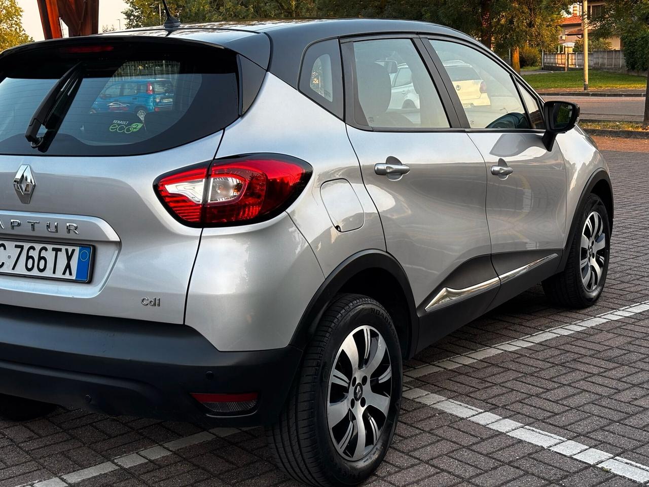 Renault Captur dCi 8V 90 CV Start&Stop Energy Life..CELL 393 690 2051 WUATSAPP