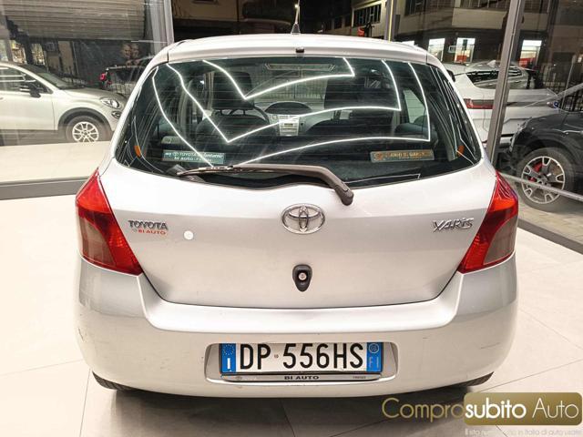 TOYOTA Yaris 1.0 5 porte