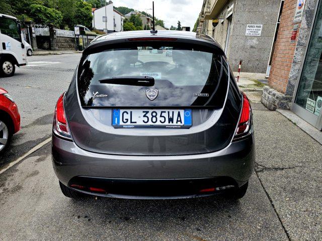 LANCIA Ypsilon 1.0 FireFly 5 porte S&S Hybrid Silver