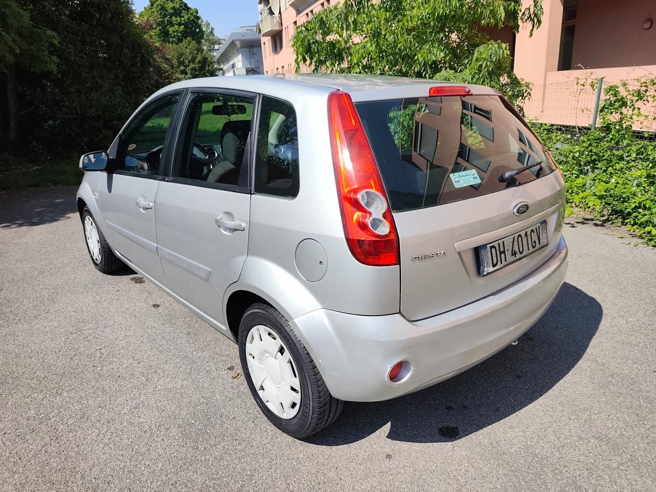 Ford Fiesta 1.2 Benz 5 porte lavori certificati