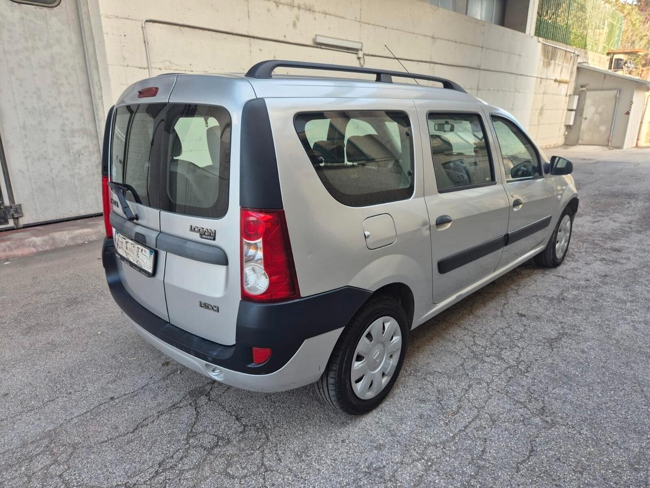 Dacia Logan MCV 1.5 dCi 70CV 7 posti Lauréate OK NEOPATENTATI