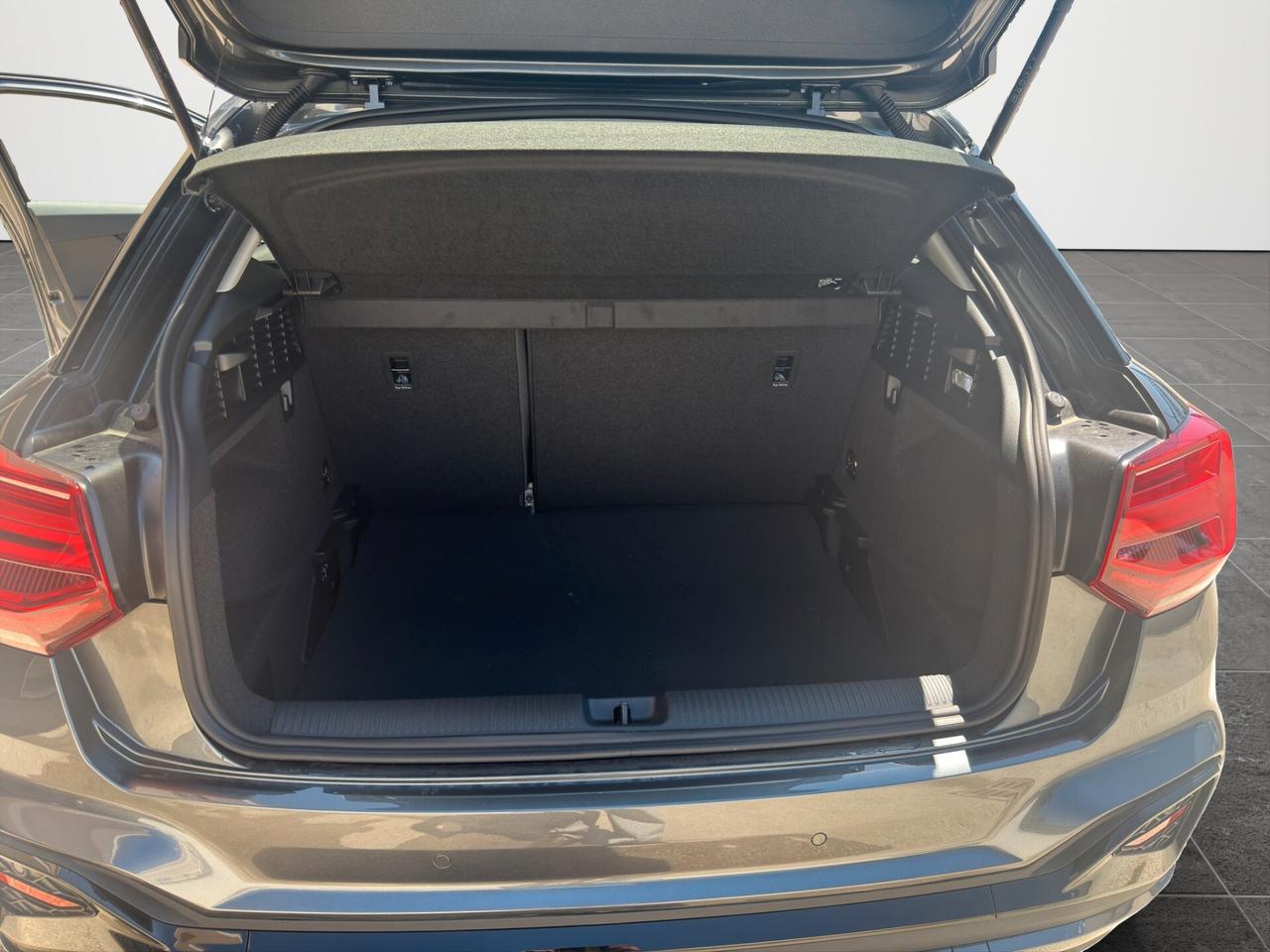 Audi Q2 30 TDI Identity Black