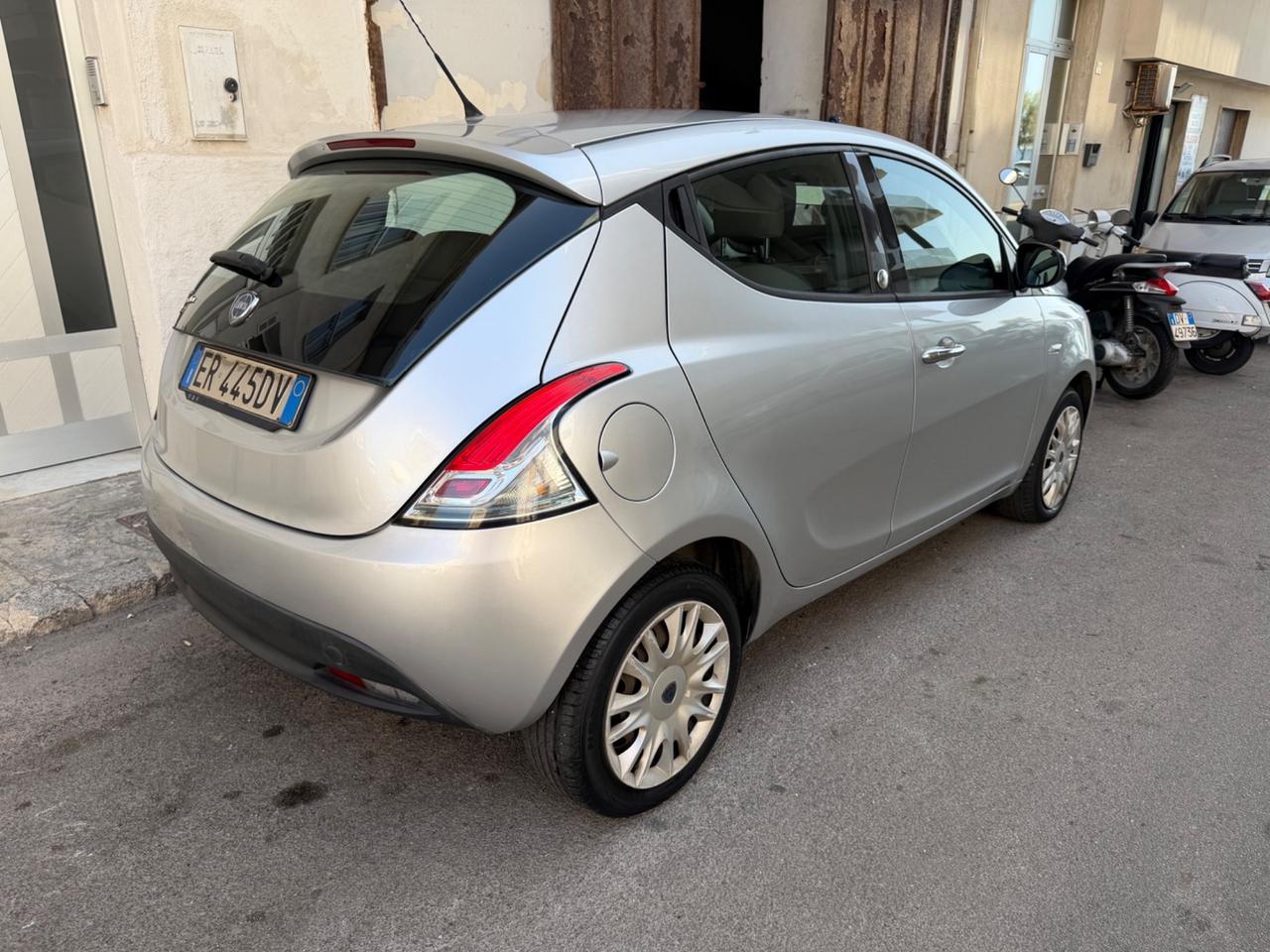 Lancia Ypsilon 1.2 GPL Ecochic Gold