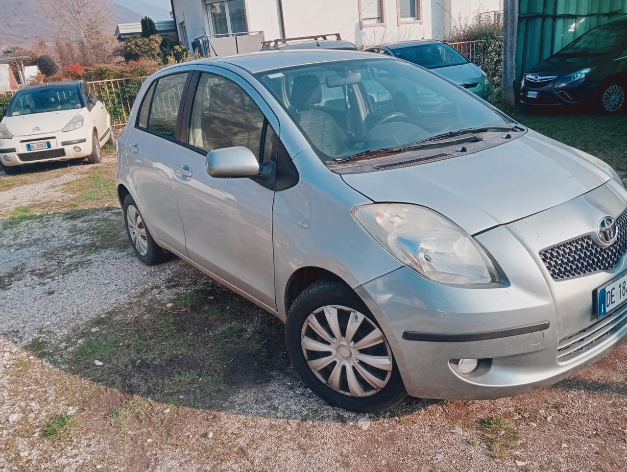 Toyota Yaris 1.0 5 porte Sol
