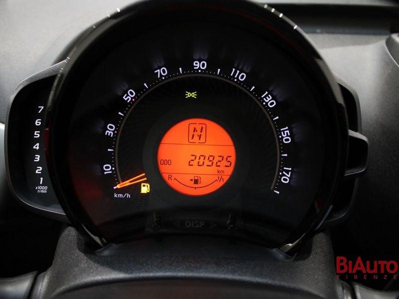 Toyota Aygo Aygo 5p 1.0 x-play m-mt 72cv