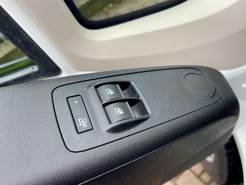 Peugeot Boxer 330 2.0 BlueHDI 110CV L1H1 Comf. Affaire COMBI E6