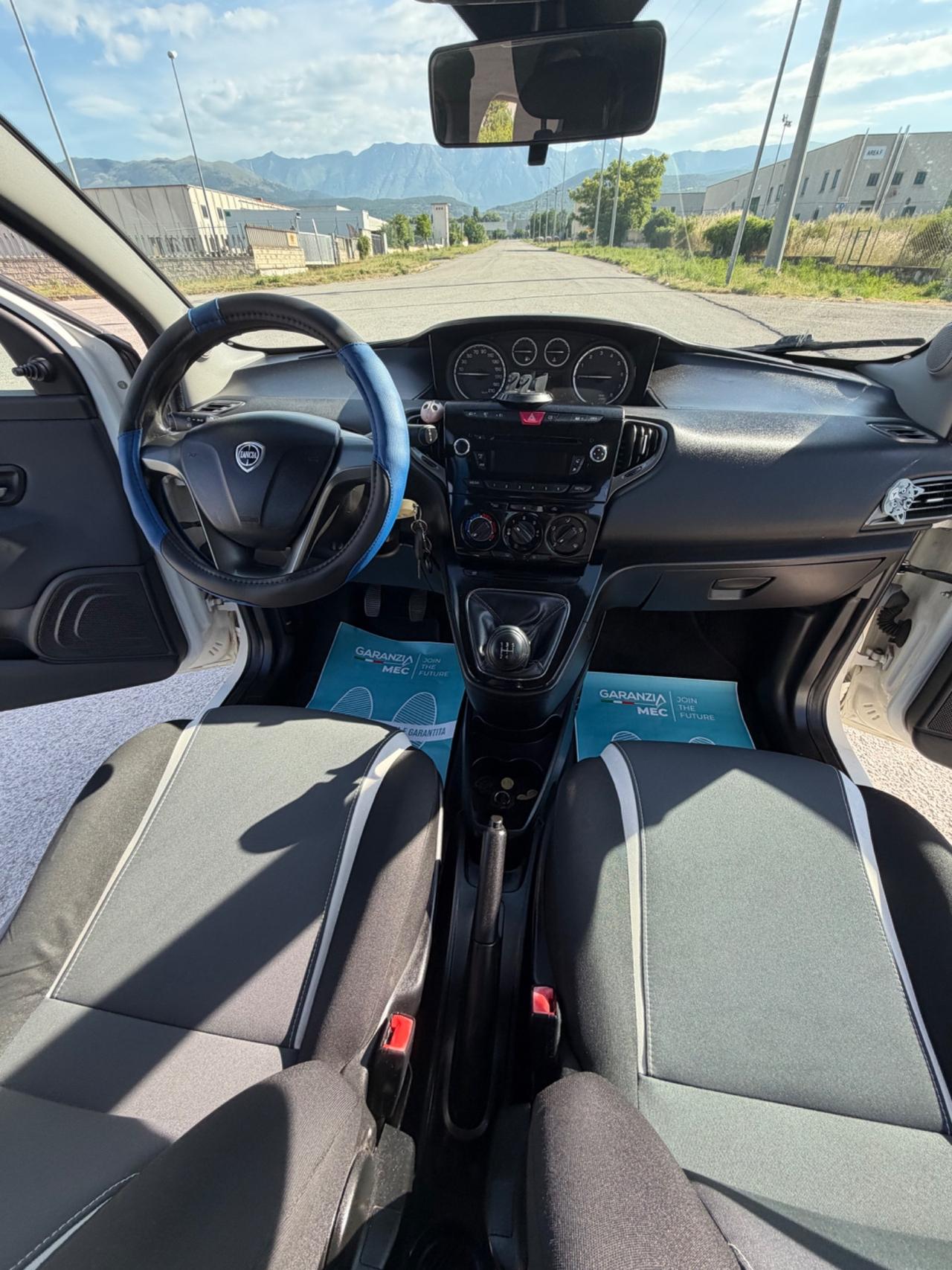 Lancia Ypsilon 1.2 69 CV 5 porte Silver