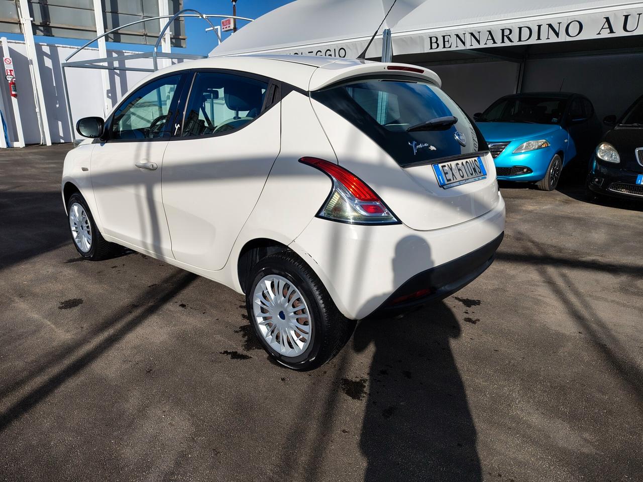 Lancia Ypsilon 0.9 TwinAir 85 CV 5 porte Metano Ecochic Elle