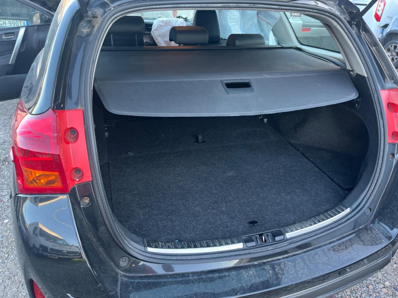 Toyota Auris 1.8 Hybrid Active 2014 sinistrata