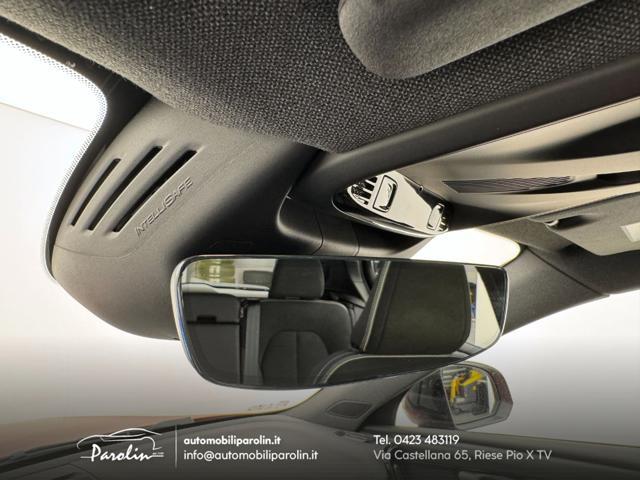 VOLVO XC40 D3 AWD Geartronic R-design Tetto-Telecamera-Park