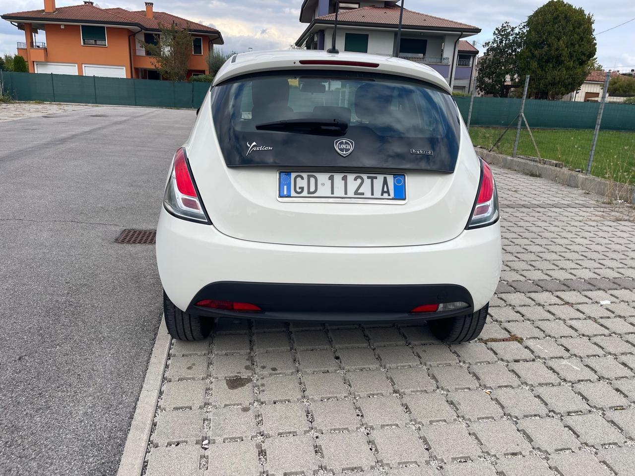 Lancia Ypsilon 1.0 FireFly 5 porte S&S Hybrid Ecochic Gold