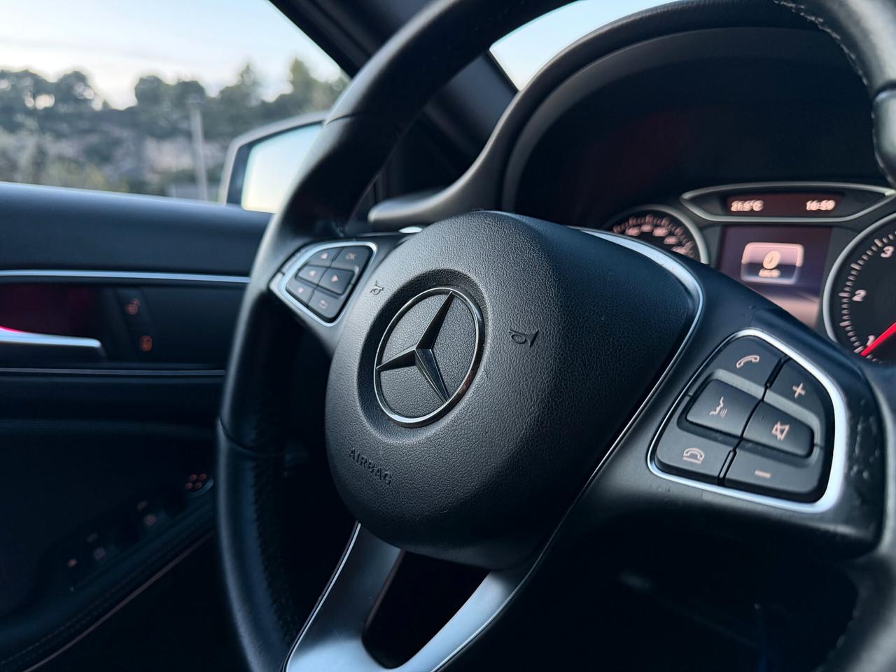 Mercedes A180 Sport/1.5 110 CV/KEYLESS/CAMERA/AMBIENT LIGHTS
